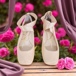 Jessica Simpson Women's Mandalaye Elastic Criss-Cross Ankle Strap Ballet Flats 8